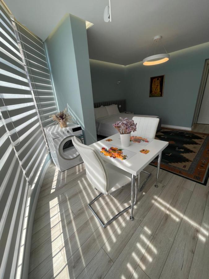 Comfort Apartment In City Center Tirana Exterior photo